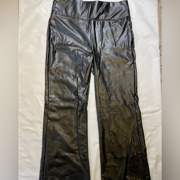 Vince Camuto size medium black faux leather flared leg strech pants - Picture 2 of 13